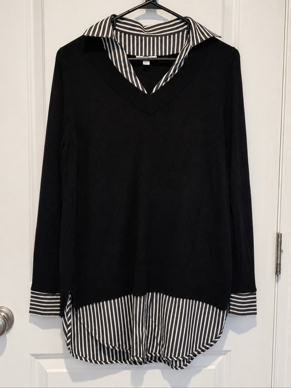 CHICOS BUILT-IN SHIRT KNIT SWEATER CHICOS SIZE 1 US Medium Black & White EUC - Picture 2 of 9